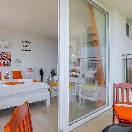 公寓 3 Bedroom - 7760 *